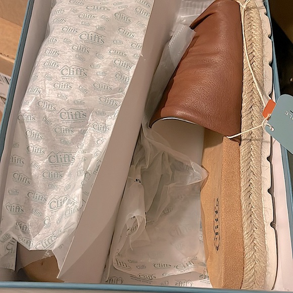 NEW Cliffs by White Mountain Soft Leather Platform Sandals - Picture 2 of 6